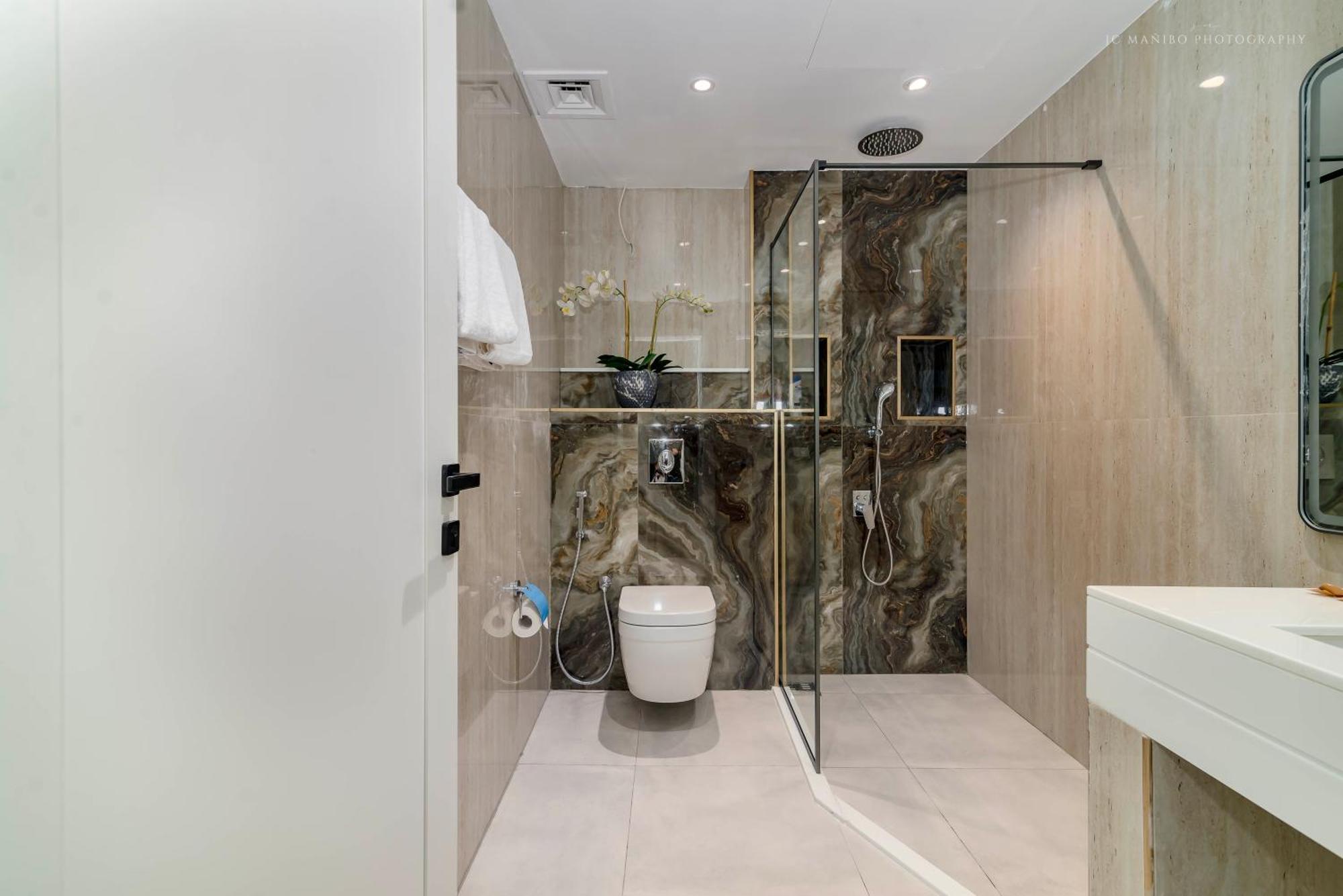 Appartamento Usmans 4Bdrm Jbr Sadaf Next To Ritz Carlton Walk Dubai Esterno foto