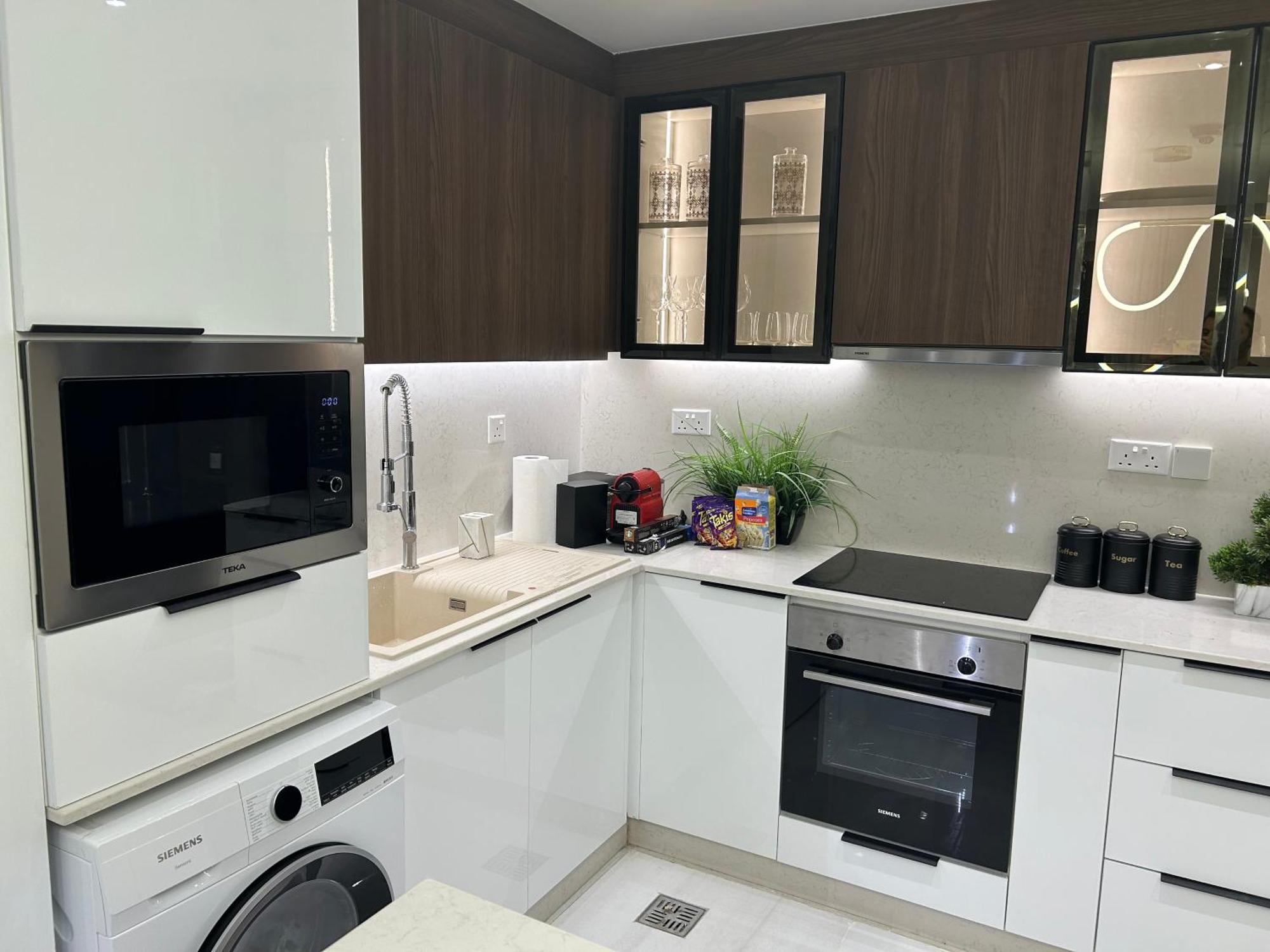 Appartamento Usmans 4Bdrm Jbr Sadaf Next To Ritz Carlton Walk Dubai Esterno foto